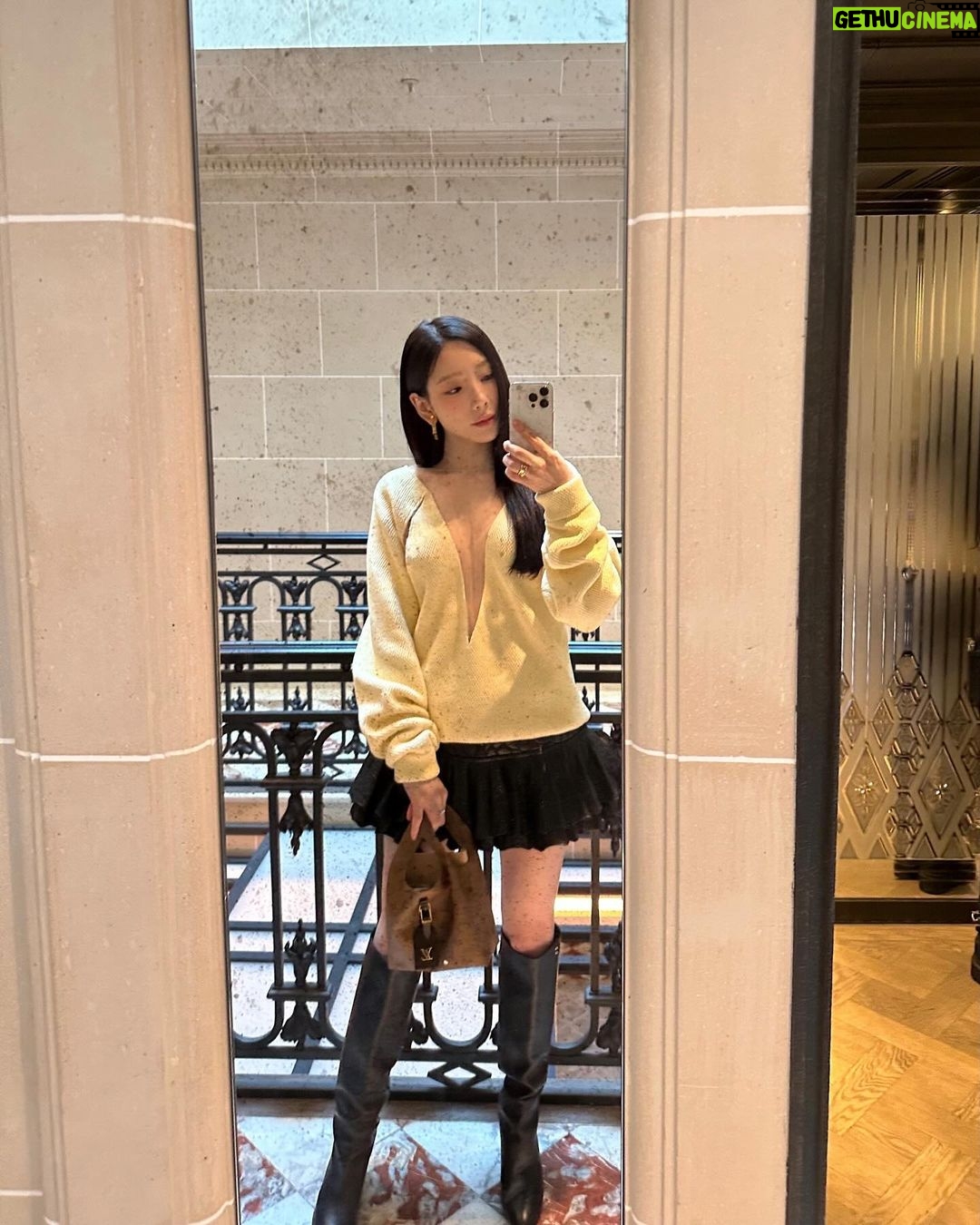 Taeyeon Instagram - LVš¤ @louisvuitton @nicolasghesquiere