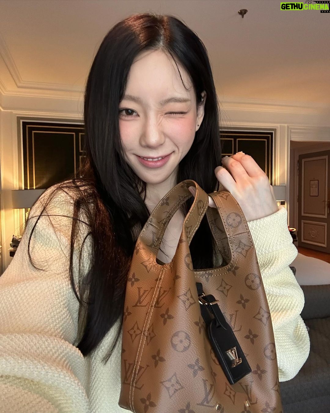 Taeyeon Instagram - LVš¤ @louisvuitton @nicolasghesquiere