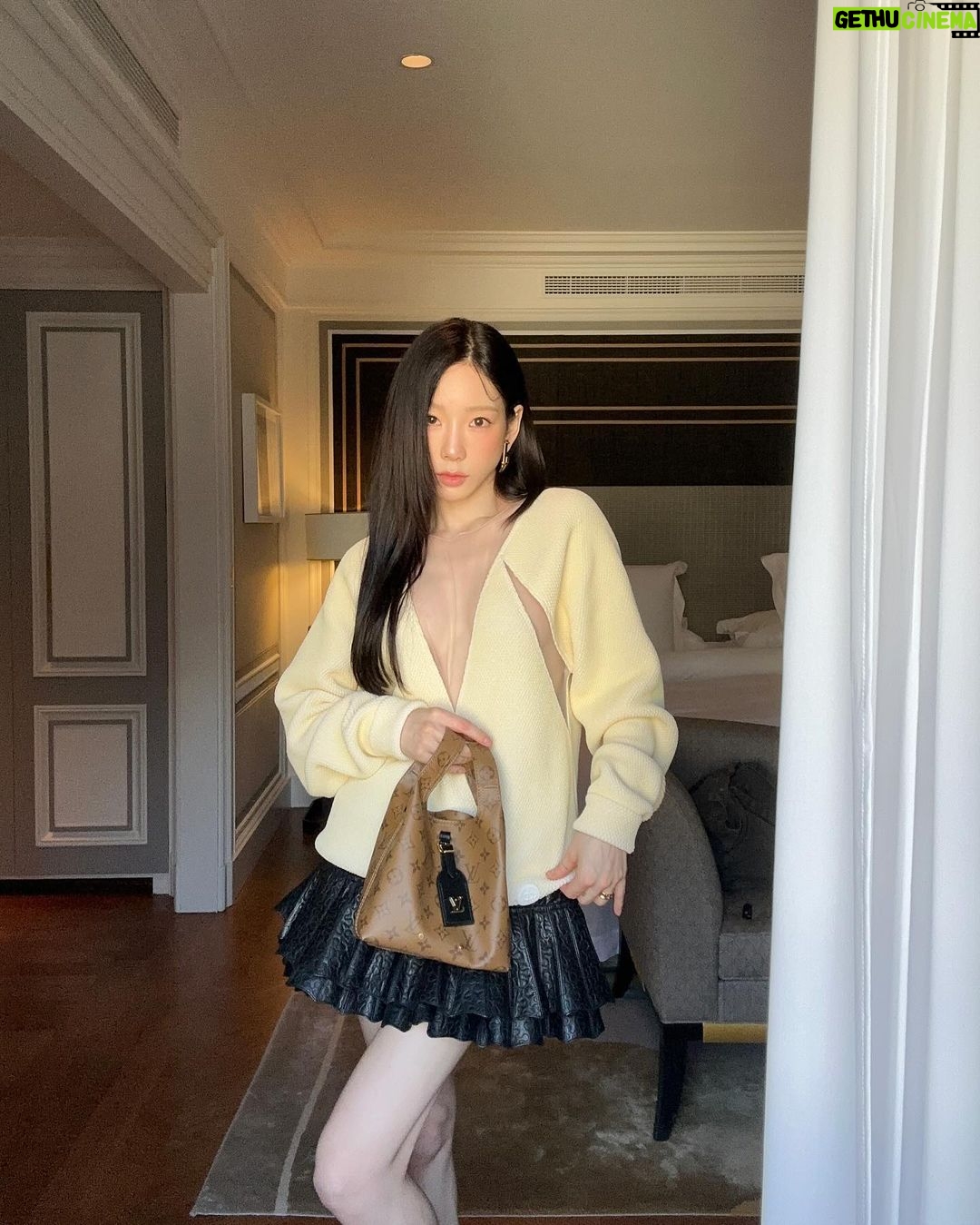Taeyeon Instagram - LVš¤ @louisvuitton @nicolasghesquiere
