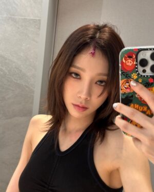 Taeyeon Instagram - 🫧🤍✨
