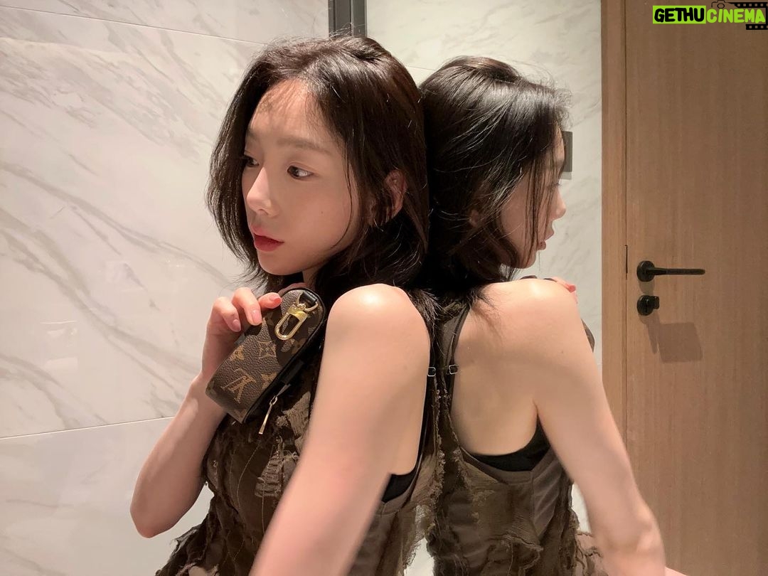 Taeyeon Instagram - 엄마한테 드리는 골프키트 귀여워🎁 #LVSeoulDosan #루이비통팝업 @louisvuitton