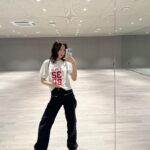 Taeyeon Instagram - 거울셀카밖에 없는 이유 친구가 없어서
