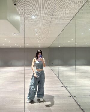 Taeyeon Instagram - 거울셀카밖에 없는 이유 친구가 없어서
