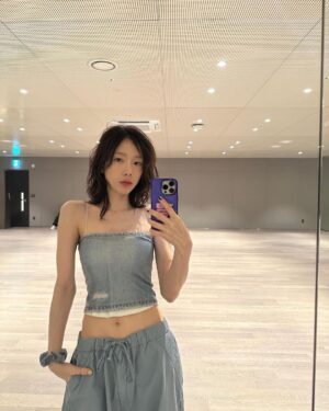 Taeyeon Instagram - 거울셀카밖에 없는 이유 친구가 없어서