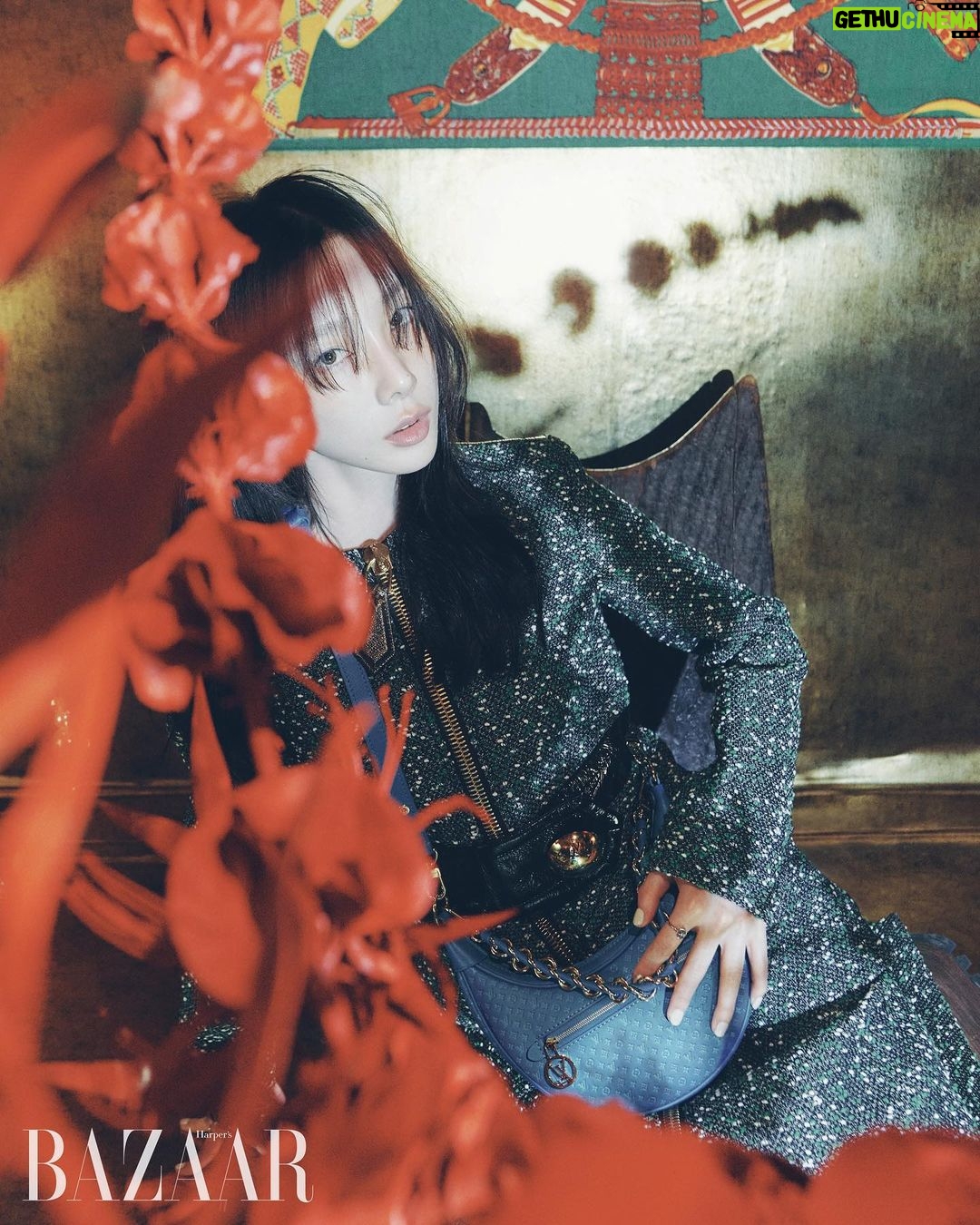Taeyeon Instagram - MAY💋 @louisvuitton @harpersbazaarkorea