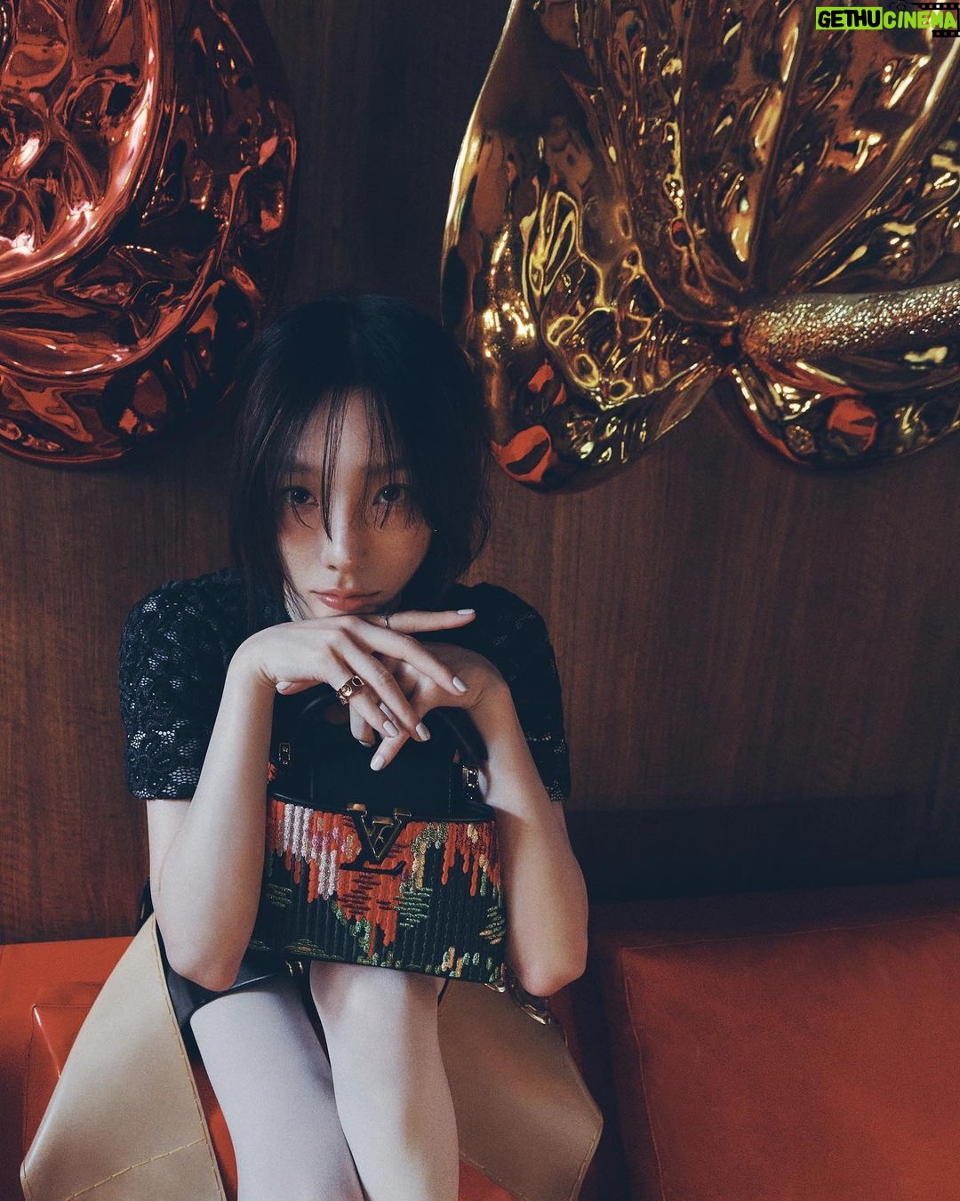 Taeyeon Instagram - MAY💋 @louisvuitton @harpersbazaarkorea