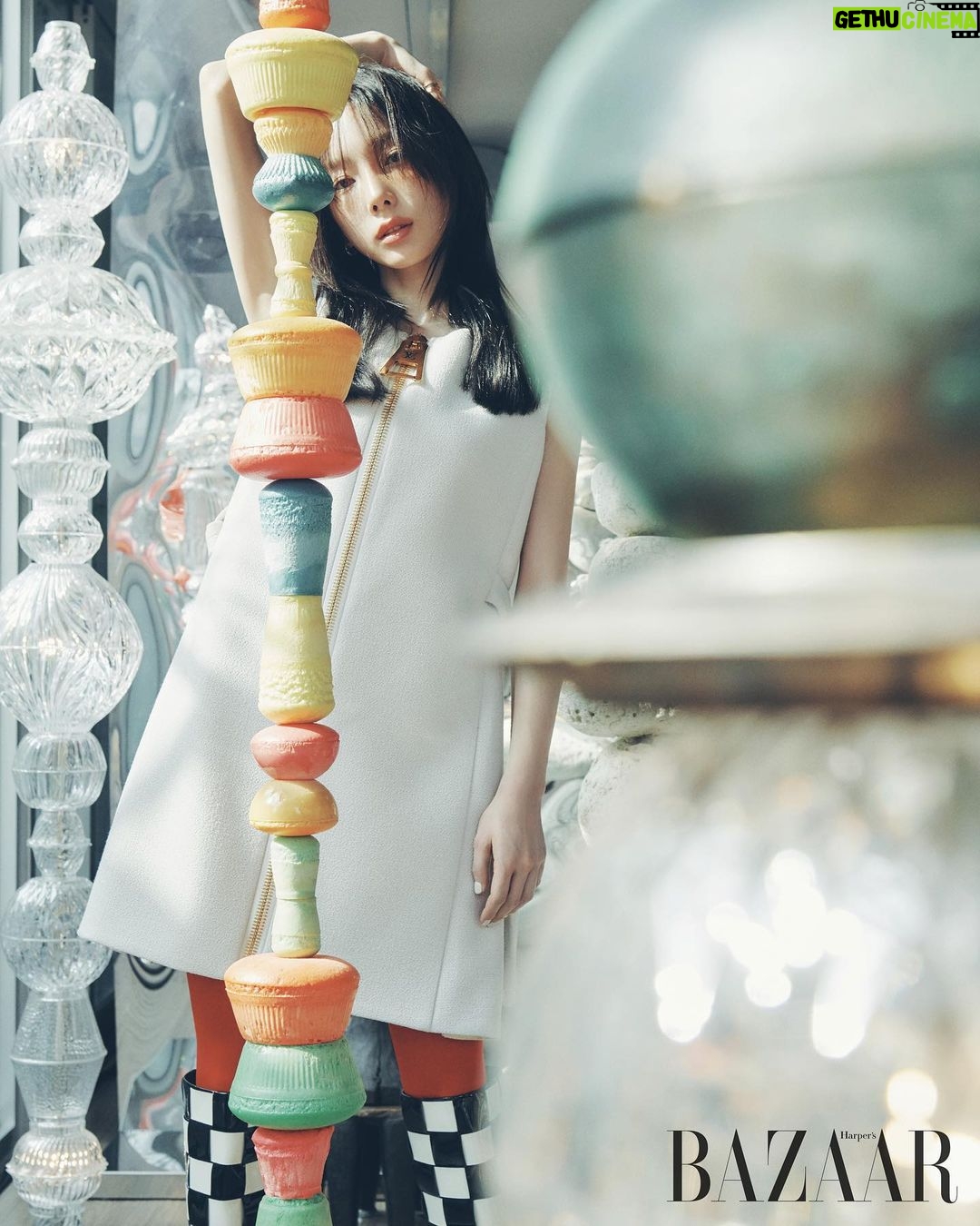 Taeyeon Instagram - MAY💋 @louisvuitton @harpersbazaarkorea