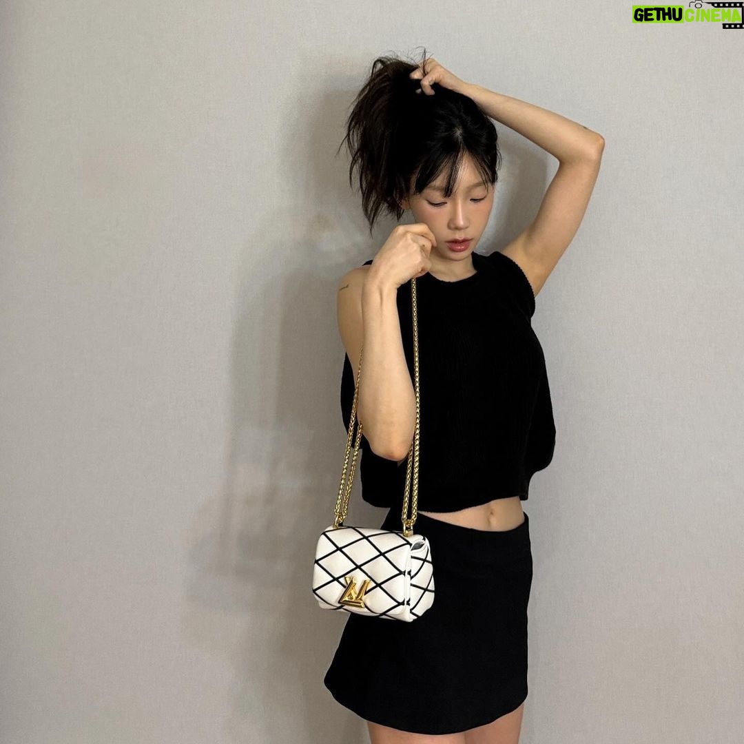 Taeyeon Instagram - 🖤 @louisvuitton #ê´‘ê³ #LVGO14 #LouisVuitton