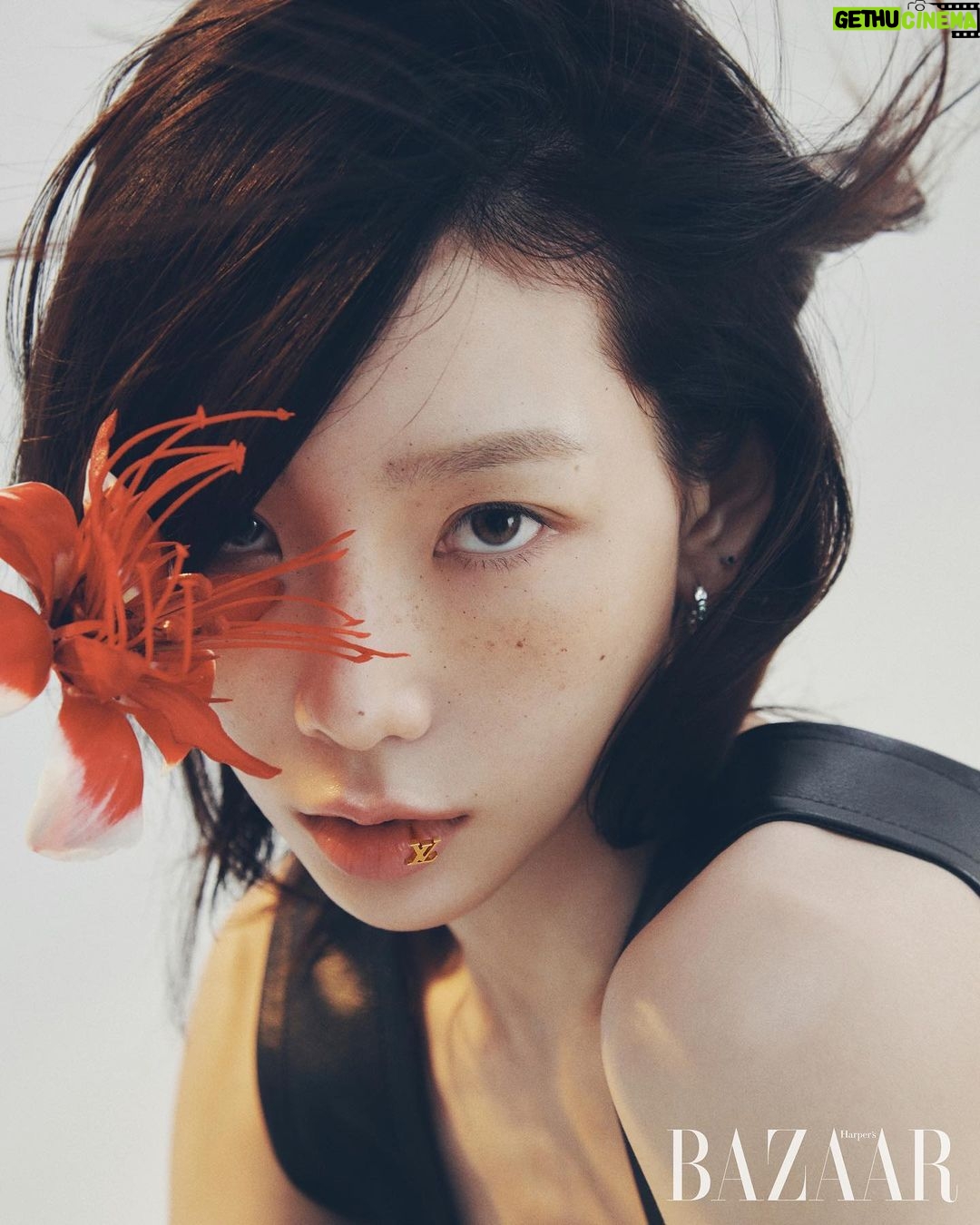 Taeyeon Instagram - MAY💋 @louisvuitton @harpersbazaarkorea