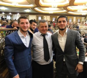 Tagir Ulanbekov Instagram - Именно этот человек послужил причиной наших достижений не только в спорте но и в жизни . 

Пусть Всевышний одарит тебя своей милостью Магомедович ❤️

Пояс едет домой это и была Его мечта , тот самый план Тренера . 

@islam_makhachev @abubakar_nurmagomedov @bullyb170 
Congratulations