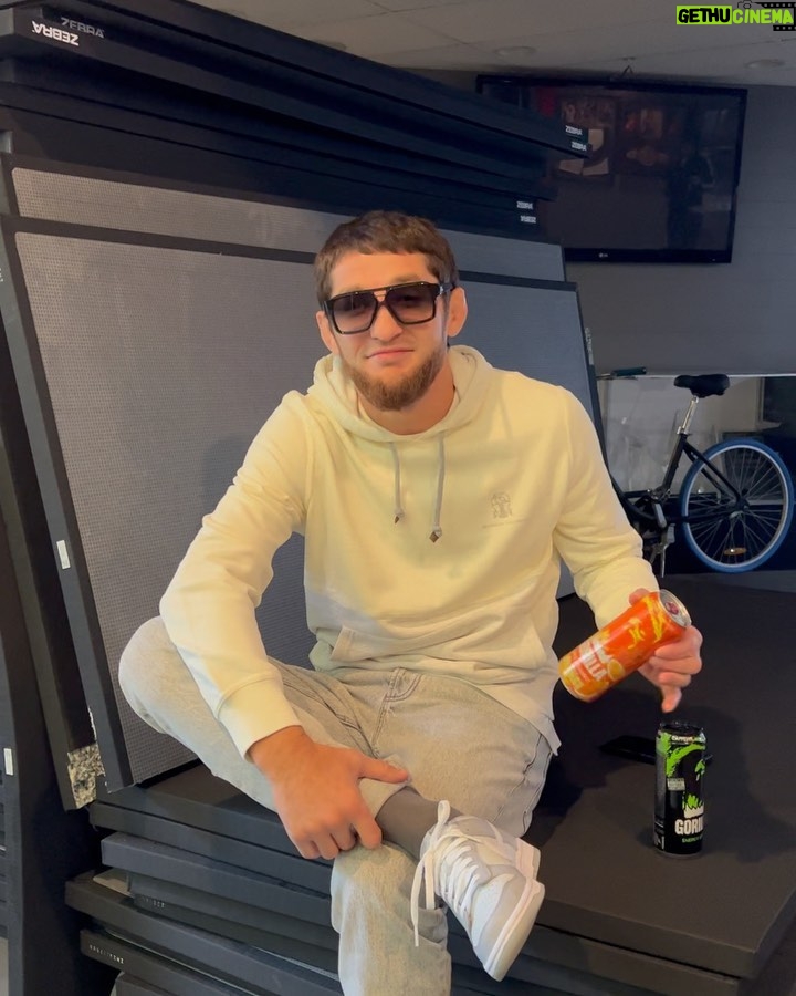 Tagir Ulanbekov Instagram - Вот и завершились наши тренировочные сборы в Ака Вылетам в Чикаго творить ещё одну историю . В следующие выходные они будут @usman_nurmagomedov @imamshafi_aliev блистать. Ну а я просто отдыхаю, восстанавливаюсь и наблюдаю за процессом ))) AKA Gym
