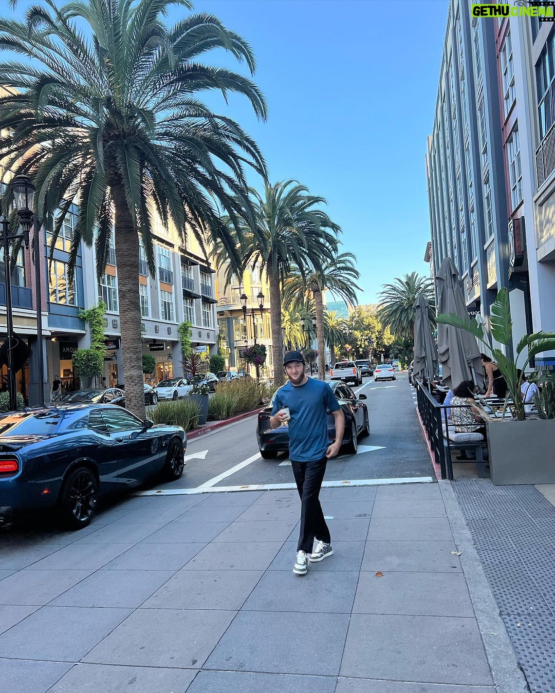 Tagir Ulanbekov Instagram - @kasum___kasumov надеюсь теперь ты веришь что я на прогулку шёл ))) Santana Row