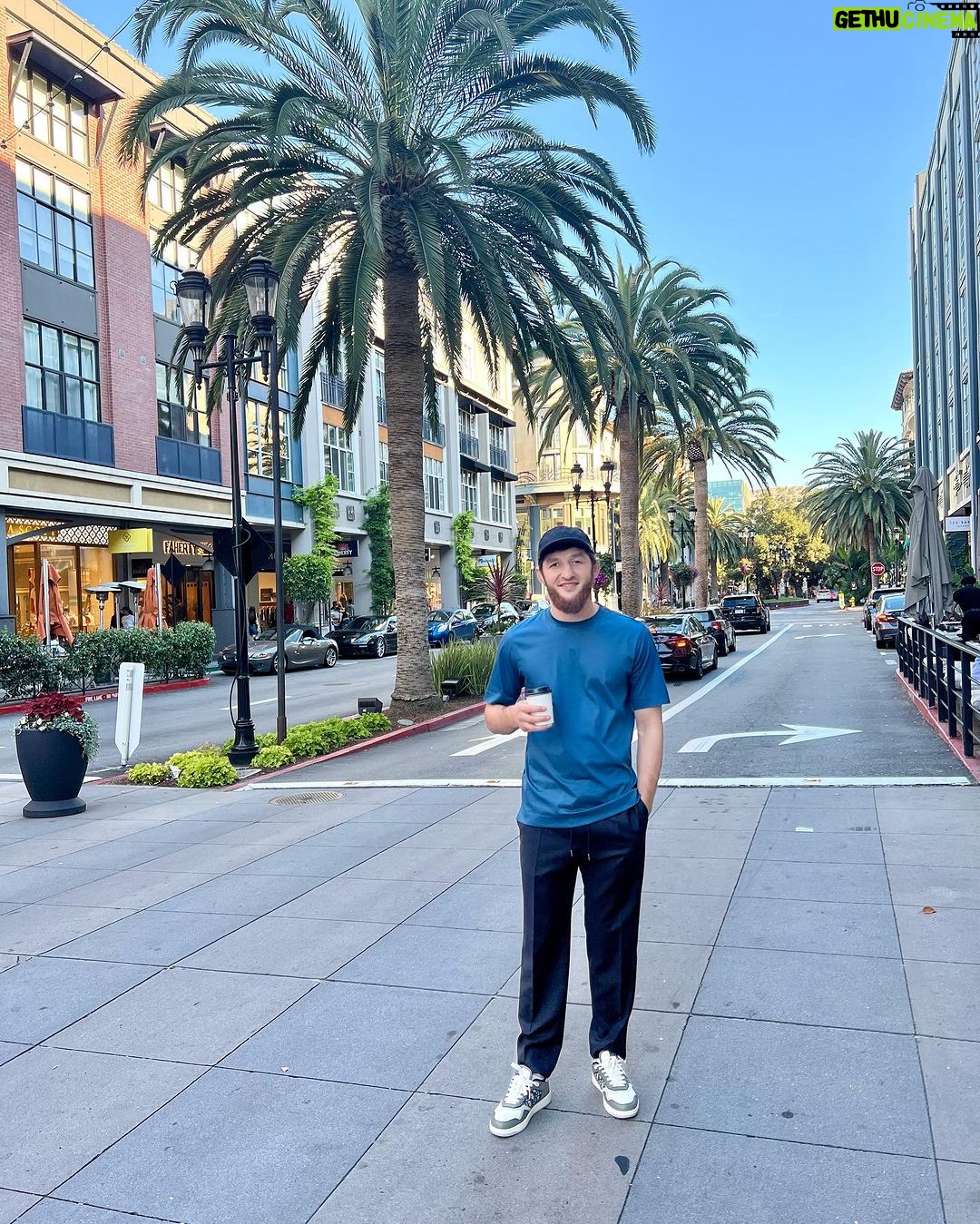 Tagir Ulanbekov Instagram - @kasum___kasumov надеюсь теперь ты веришь что я на прогулку шёл ))) Santana Row