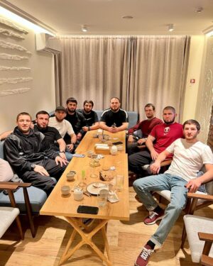 Tagir Ulanbekov Instagram - Вечернее чаепитие.