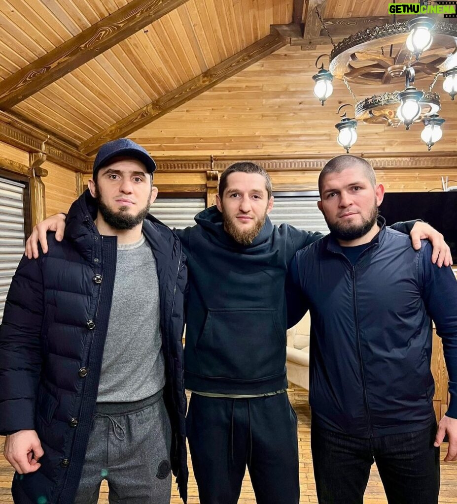 Tagir Ulanbekov Instagram - Два настоящих чемпиона и я не про спорт .