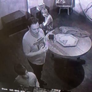 Tair Mamedov Instagram - Ничего необычного. Просто Илон Маск играет в мой квест «Секрет Да Винчи». Листайте дальше.