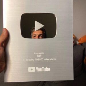 Tair Mamedov Instagram - Прислали классную штуку. Это не только моя награда, но и моих первых сто тыщ подписчиков. Без вас у меня бы это не получилось. Но и без меня у вас бы это не получилось. Поэтому награда общая, но хранится будет у меня. 
Спасибо нам. 
Кто подписался после 100000 не расстраивайтесь - с вами мы получим железку за милльон!
