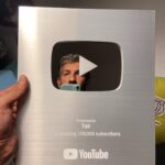 Tair Mamedov Instagram - Прислали классную штуку. Это не только моя награда, но и моих первых сто тыщ подписчиков. Без вас у меня бы это не получилось. Но и без меня у вас бы это не получилось. Поэтому награда общая, но хранится будет у меня. Спасибо нам. Кто подписался после 100000 не расстраивайтесь - с вами мы получим железку за милльон!