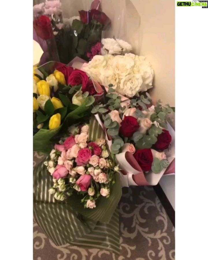 Taisiya Povaliy Instagram - Мои дорогие, родные сердцу Люди!.. Я так долго ждала этот концертный тур. Ведь артист жив, только когда он на сцене, когда востребован и когда знает, что его песни нужны людям. И именно вы, мои дорогие зрители, вернули мне эту радость и вкус к жизни. Гастроли по городам Кузбасса стали событием для меня. Надеюсь, и для вас. Это были незабываемые, теплые встречи, время настоящего единения душ и сердец, единения людей, сильных духом и наполненных Верой и Любовью. Стало понятно, что Любовь и понимание, которые всегда были у меня с вами, никуда не делись, несмотря на обстоятельства. Мы вместе пели любимые песни, вы искупали меня в радушии и тепле. Словно водой в жаркий день щедро полили цветок!.. Простите меня: в четыре города мы не доехали, хотя и знаю, что многие там меня ждали. Не волнуйтесь: я обязательно к вам приеду. Я – с вами. Я – с Россией. Это величественная, красивейшая, благословенная Богом страна с вековыми традициями и верой. Ее природой и людьми я не устану любоваться и восхищаться. И хочу ездить не только с турами, а и просто путешествовать по нашей благословенной земле, которая раньше называлась Советским Союзом и была всем нам родиной. Ведь здесь масса удивительных мест, от которых дух захватывает. И людей, добра и тепла, которых хватит на всю планету. До встречи, любимые! Все обязательно будет! Мы со всем справимся! Всегда Ваша Таисия Повалий. #таисияповалий #повалий #tpovaliyofficial #сольныйконцерт
