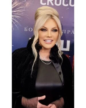 Taisiya Povaliy Instagram - Дорогие мои! ❤️❤️❤️Новогодние праздники всегда полны сюрпризов!🎄❤️🌟🎉🌟🎤🎉❤️🎄🎉✨🎤🎊🌟🎄✨🎊✨🌟❤️Вчера для зрителей Крокус Сити Холл выступили с замечательным Аскаром Абдразаковым 💪💪💪
Ждите это выступление в новогодние праздники по ТВ 🎊⭐🎁
С Любовью! ❤️❤️❤️❤️❤️
Всегда Ваша! 😍😍😍😍😍

Спасибо за видео @tpovaliy_best ❤️

#таисияповалий #повалий #аскарабдразаков #нашновыйгод #tpovaliyofficial #povaliy