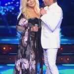 Taisiya Povaliy Instagram - Мне очень нравятся такие свободные естественные моменты в концертах)) Наслаждаюсь 😍❤️ @nikolaibaskov #таисияповалий #повалий #николайбасков #сочи #большойюбилейныйконцерт #россия1