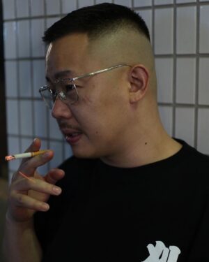 Takashi Sakai Instagram - 刈り込む夜でごさいます。

最近お引っ越ししまして、お風呂と洗濯機がある生活に感動をしております。

文無しなのでまわる洗濯機をずっと眺めるだけの私のゴールデンウィーク。

でもこれが至福のひとときなのです。

#フェードカット #スキンフェード #クロップスタイル