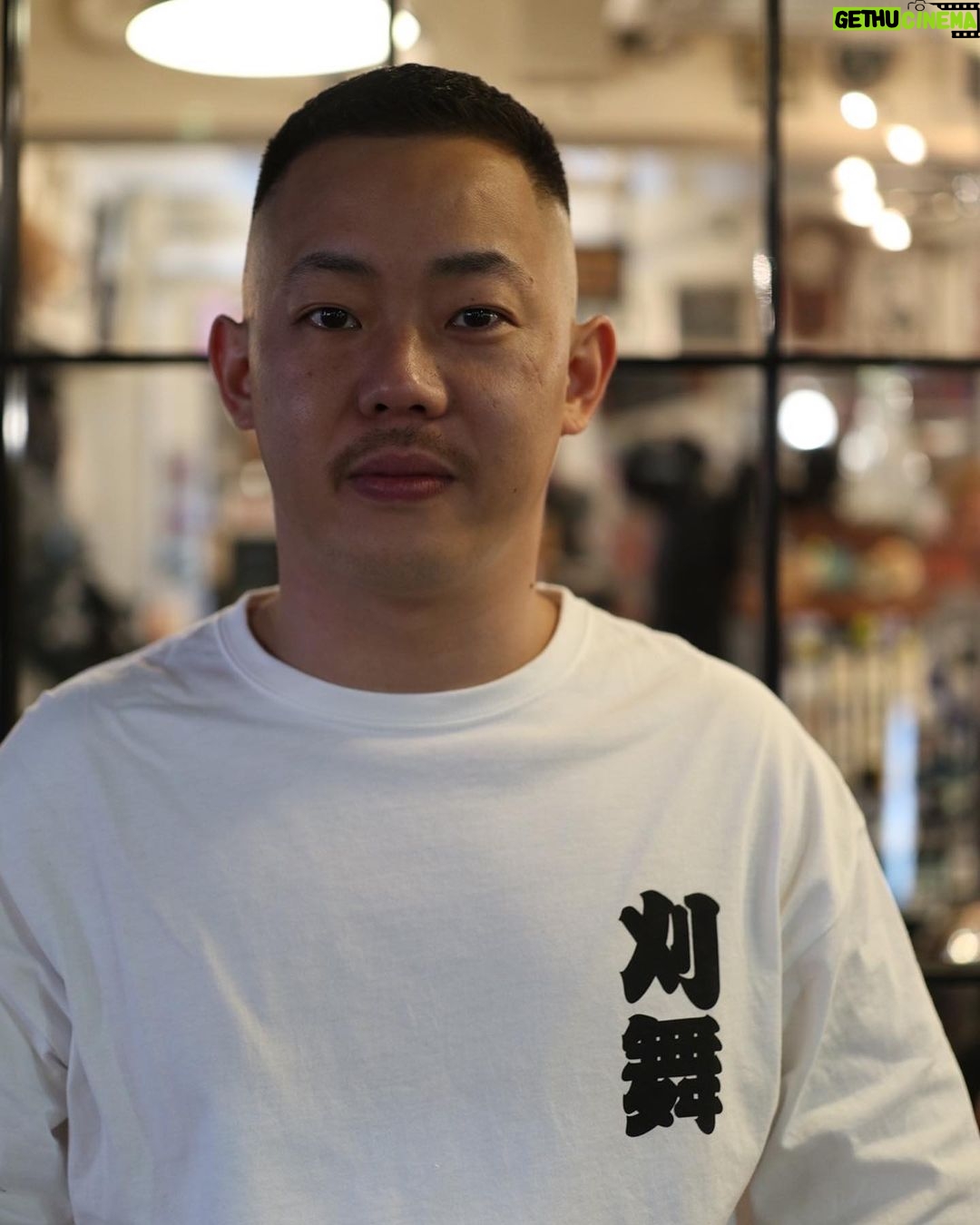Takashi Sakai - 3.6K Likes - お久しぶりの濡れパンでご機嫌でございます。
単独おライブありがとございました。
甥っ子ちゃんは不倫のネタにハマってくれますた。
ちんたまぽろぽろ。
ぴよぴよぴよぴよ。
🐥。
@mr.hero1987
@mr.brothers_cutclub
@karibu098
#濡れパン #フェードカット #スキンフェード #クロップスタイル