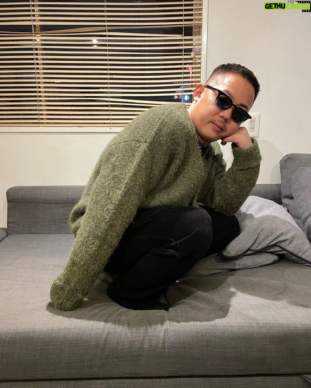 Takashi Sakai - 3.3K Likes - とてもお調子のいいグラサンをゲチュりました。
おぎゆかさんプロデュースのカーディガンも。
おぎゆかさんありがと。あたたたかい。
#フェードカット #スキンフェード #クロップスタイル