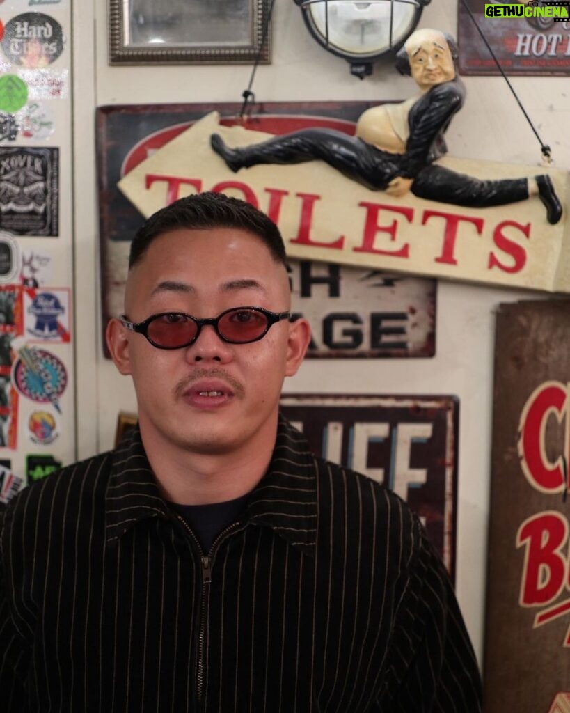 Takashi Sakai Instagram - ①100円のサングラス。 ②メガネとココロのゆがみ。 ③キリィイッ！！ #クロップスタイル #フェードカット #スキンフェード