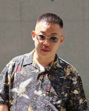Takashi Sakai Instagram - スベったおテレビが流れた日には身バレ防止でサングラスをかけておでかけします。

必死スベリ隠しグラス。

#フェードカット #スキンフェード #プリティチンピラ