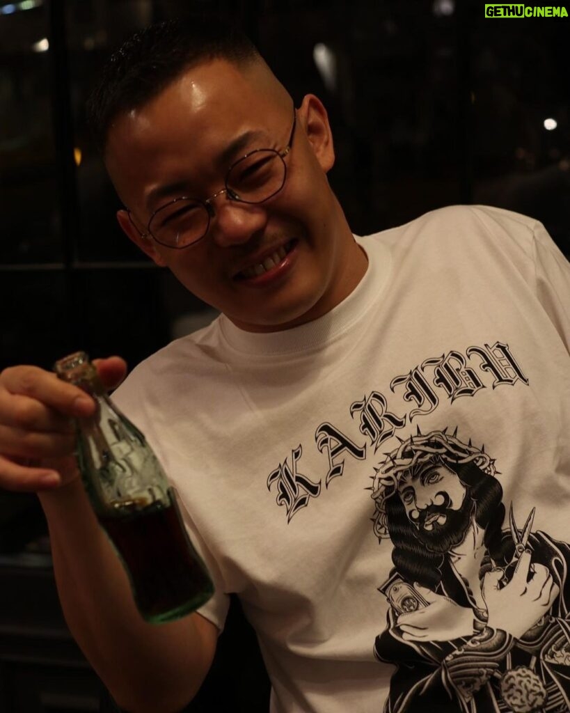 Takashi Sakai Instagram - 林田さんみたいな眼鏡を手に入れたよ。 これでぼくも高学歴のお仲間入りだよ。 一週間で髪を切っていただいたんだよ。 @mr.hero1987 @mr.brothers_cutclub @karibu098 #フェードカット #スキンフェード #クロップスタイル
