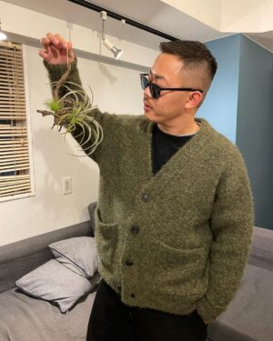 Takashi Sakai Instagram - とてもお調子のいいグラサンをゲチュりました。

おぎゆかさんプロデュースのカーディガンも。

おぎゆかさんありがと。あたたたかい。

#フェードカット #スキンフェード #クロップスタイル