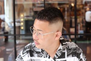 Takashi Sakai Instagram - 濡れパン。

人生お初の巻き髪。焼き髪。

本日はお休み。お給料日。

すぺしゃるさくんすでございます。

#濡れパン #スキンフェード #フェードカット