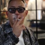 Takashi Sakai Instagram - 首のほくろえっちくない？ そんなことより新幹線の禁煙ルームがなくなるとかなんとかですね。 タバコ大好きおじさんからしたらとても悲しい話です。 いっそのこと思い切って全席喫煙の『ケムリ』や『ノロシ』って新幹線も使ってほしいものです。 #フェードカット #スキンフェード #クロップスタイル #赤ラーク #ザマミィ