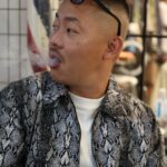 Takashi Sakai Instagram - 首のほくろえっちくない？ そんなことより新幹線の禁煙ルームがなくなるとかなんとかですね。 タバコ大好きおじさんからしたらとても悲しい話です。 いっそのこと思い切って全席喫煙の『ケムリ』や『ノロシ』って新幹線も使ってほしいものです。 #フェードカット #スキンフェード #クロップスタイル #赤ラーク #ザマミィ