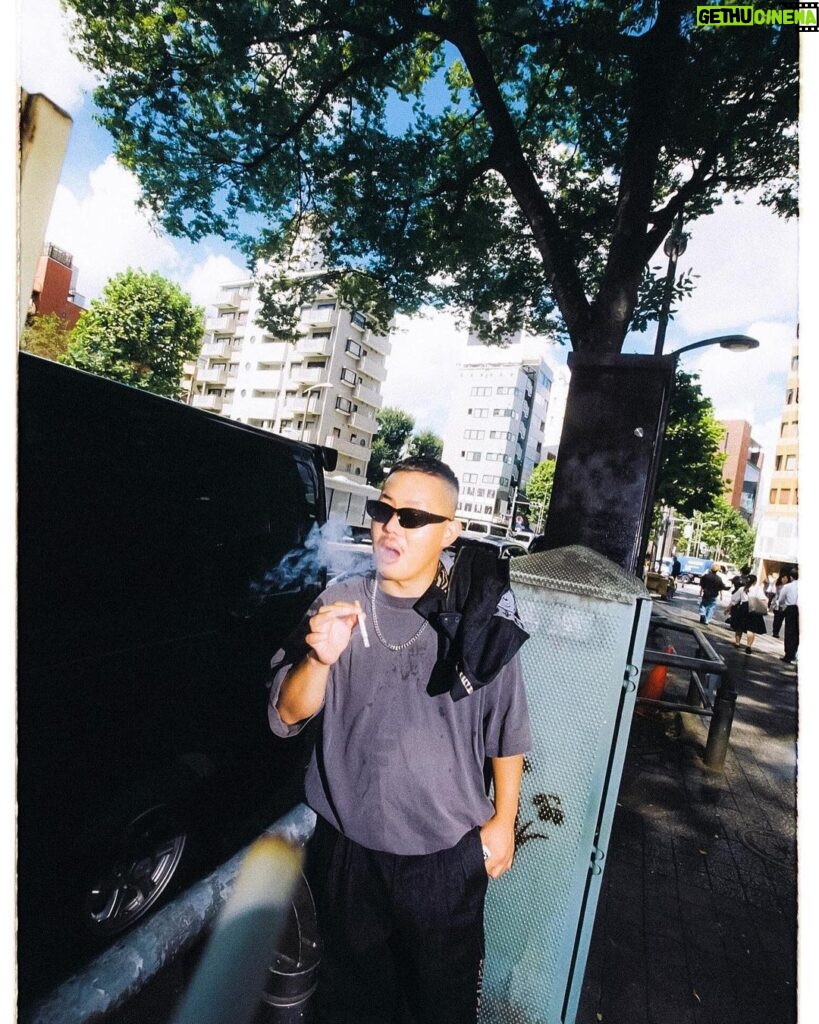Takashi Sakai Instagram - ガルフィー×寅壱 おモデルをさせていただきました。 えへへ。 ガルフィーさん寅壱さんちょいとかっちょよくなりすぎてはいませんか。 渋ぃい。 ありがとございます🐶🐯 #ガルフィー #寅壱 @galfy.jp @toraichi_concept @lhp_official