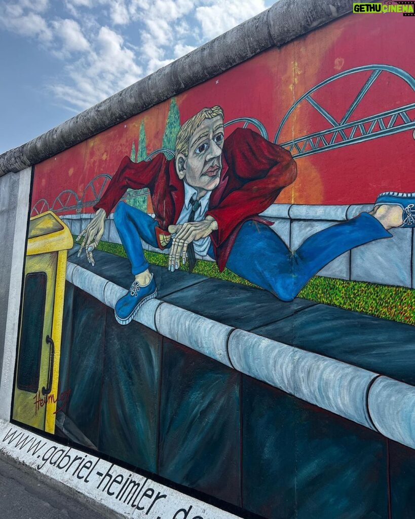 Tako Tabatadze Instagram - Berliner Mauer 🎨 Berlin, Germany