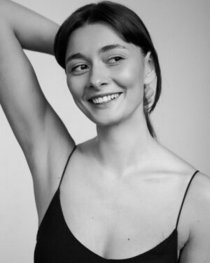 Tako Tabatadze Instagram - The truth is beautiful 🖤✨
Photo: @pirveli1 📸
MUA: @nina_jincharadze 💄
#headshots #actressheadshot