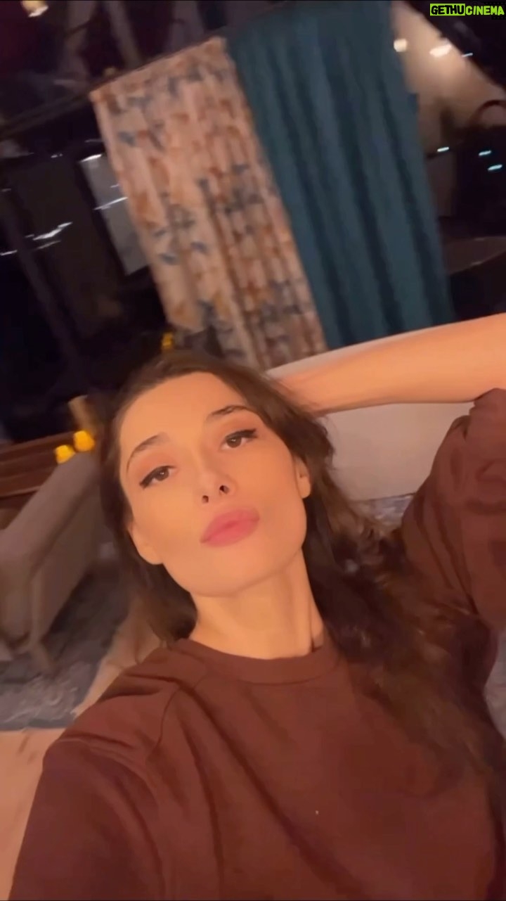 Tako Tabatadze Instagram - საოცარი ადგილი აღმოვაჩინე ყაზბეგში @cottage_veranda ❤️✨ ულამაზესი კოტეჯი , საოცარი ხედით ❤️✨ გირჩევთ ყველას Have fun 🥳