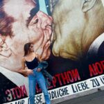 Tako Tabatadze Instagram - “Mein Gott, hilf mir, diese tödliche Liebe zu überleben” #Bruderkuss #FraternalKiss #berlin❤️ Berlin, Germany