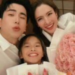 Taksaorn Paksukcharern Instagram – Our kind of Valentine’s date 💐💐 @nonkul

ลงช้า และรูปซ้ำ😅 แต่ชอบรูปนี้ที่สุดแล้ว☺️ 
ส่วนแหวนนี้ของขวัญจากลูกสาวค่ะ 💖