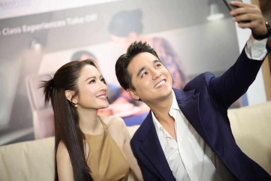 Taksaorn Paksukcharern Instagram - ที่สุดแห่งเอกสิทธิ์เหนือระดับ พร้อมให้คุณสัมผัสได้ก่อนใคร กับบัตรเครดิตยูโอบี คริสฟลายเออร์ บัตรเดียวที่จะเปลี่ยนทุกการเดินทางของคุณให้พิเศษยิ่งขึ้น #UOBKrisFlyer
