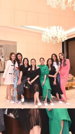 Taksaorn Paksukcharern Instagram - กราบขอบพระคุณพี่แป้ง&พี่เอสำหรับความรักและเมตตาที่มีให้แอฟเสมอมาค่ะ ขอบคุณพี่ป๊อปที่รักที่ทำให้พวกเรารวมตัวกันได้ทุกปี 🙏🏻 @panglamsam
@#ป๊อปผู้ไม่มีไอจี

เมื่อคืนสนุกมากๆค่ะ  รู้สึกโชคดีที่สุดที่ได้รางวัลที่ 1 สองปีซ้อน🌟🌟 เป็นเกียรติที่สุดที่ได้รางวัลจากพี่แป้ง ไอดอลที่รักและเคารพของแอฟ เป็นมงคลในการเริ่มต้นปีใหม่ที่จะมาถึงนี้เลยค่ะ ขอบพระคุณที่ให้เกียรติเชิญแอฟและนนมาร่วมงานค่ะ 💙

มากกว่าความสนุกและของรางวัล คือความสุข ความรักและอบอุ่นที่พี่ๆเพื่อนๆมีให้ ดีใจที่เราได้ฉลองปีใหม่ด้วยกันทุกปีนะคะ รักที่สุดค่ะ 💙🥳💙🎁🎉🎉 @panglamsam @aum_patchrapa @annethong @morchang @nuneworanuch @sriritajensen @kornnarongdej @myriabenedetti @cherrykhemupsorn @oonnychang
@thanapob_lee  @nonkul