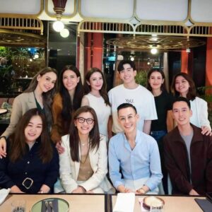 Taksaorn Paksukcharern Instagram - ขอบคุณเจ้าภาพใจดี #พี่ป๊อปผู้ไม่มีไอจี ที่ทำให้เรารวมตัวกันได้เสมอค่ะ 😊🙏🏻❤️❤️