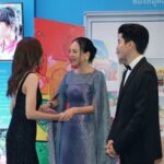 Taksaorn Paksukcharern Instagram - ขอแสดงความยินดีกับคุณแป้งกับตําแหน่ง UNICEF Thailand National Ambassador ค่ะ แอฟรู้สึกเป็นเกียรติที่ได้มาร่วมงาน #BlueCarpetGala เพื่อฉลอง 75 ปีของยูนิเซฟประเทศไทย ขอให้เรามาร่วมกันสร้างอนาคตที่สดใสให้กับเด็กๆไปด้วยกัน 💙 @panglamsan @unicef_thailand #BlueCarpetGala #UNICEFThailand75
