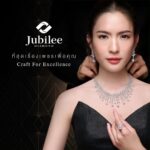 Taksaorn Paksukcharern Instagram - คุณเชื่อมั้ยว่ากว่าจะมาเป็นเครื่องประดับเพชรภายใต้แบรนด์ @JubileeDiamond ต้องผ่านที่สุดของกระบวนการคัดสรรและผลิตที่ละเอียดประณีตแค่ไหน ตั้งแต่การนำเข้าเพชรคุณภาพระดับโลกแบบเม็ดต่อเม็ดจากเมืองแอนต์เวิร์ป ประทศเบลเยี่ยม แหล่งเจียระไนเพชรที่ดีที่สุดของโลก ไปจนถึงนวัตกรรมการผลิตที่ดีที่สุดจากโรงงานระดับโลกประเทศญี่ปุ่น เพื่อส่งตรงเครื่องประดับเพชรคุณภาพระดับโลกถึงมือคุณกว่า 130 สาขาทั่วประเทศ ไม่ว่าชิ้นไหนก็คือ World-Class Quality ที่คุณมั่นใจ Jubilee Diamond ที่สุดเรื่องเพชรเพื่อคุณ – Craft For Excellence #JubileeDiamond #FriendofJubileeDiamond #ที่สุดเรื่องเพชรเพื่อคุณ #CraftForExcellence #WorldClassDiamondForYou