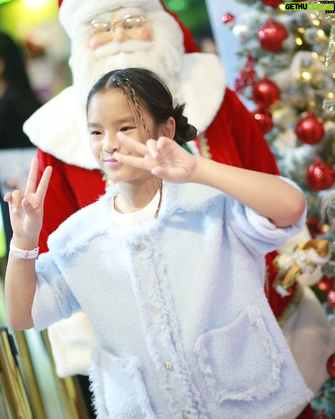 Taksaorn Paksukcharern Instagram - 🎄☃️💙 @destinyclinic