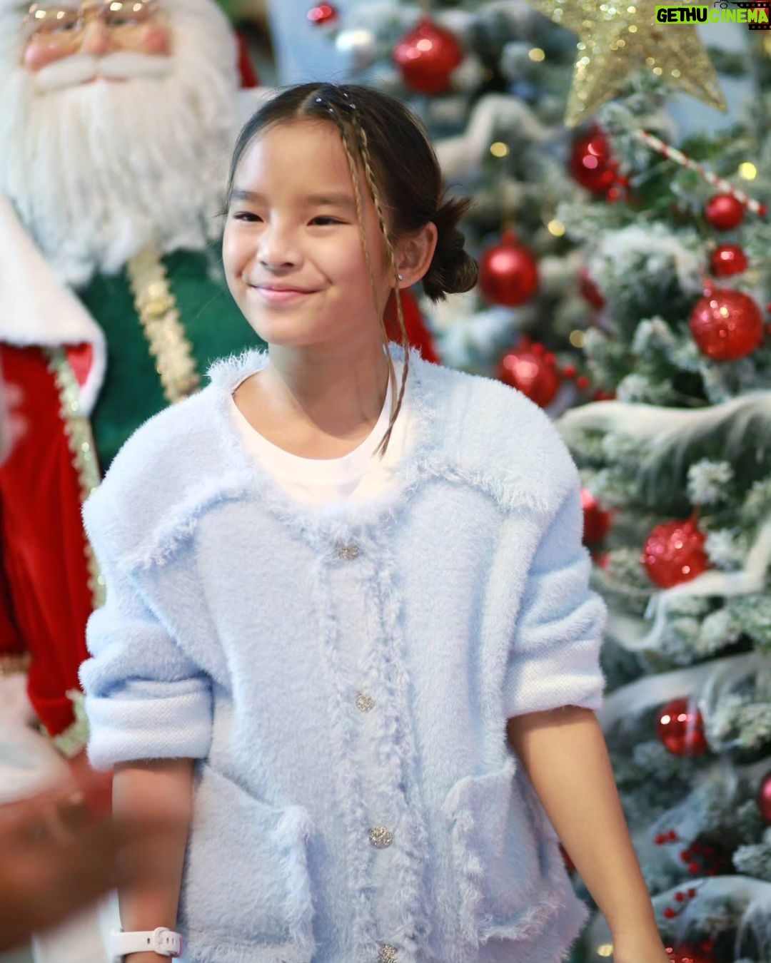 Taksaorn Paksukcharern Instagram - 🎄☃️💙 @destinyclinic