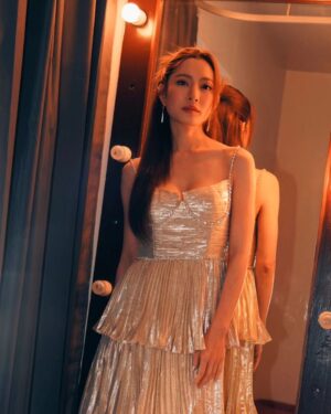 Taksaorn Paksukcharern Instagram - 💫💫 @exhibitspace @selfportraitbangkok 
@bew_makeup @guide.shw @jji__photo @ple_theerada