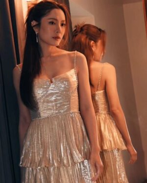 Taksaorn Paksukcharern Instagram - 💫💫 @exhibitspace @selfportraitbangkok 
@bew_makeup @guide.shw @jji__photo @ple_theerada